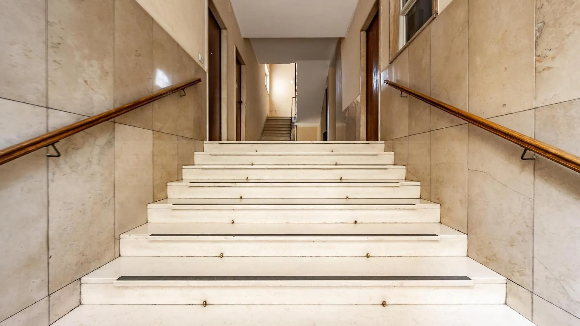 Design And Silence - Wide Renovated Apartment 2 Stops Form Centrale ميلان
